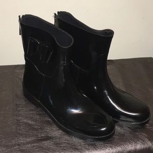 Size 10 Jessica Simpson rain boot.